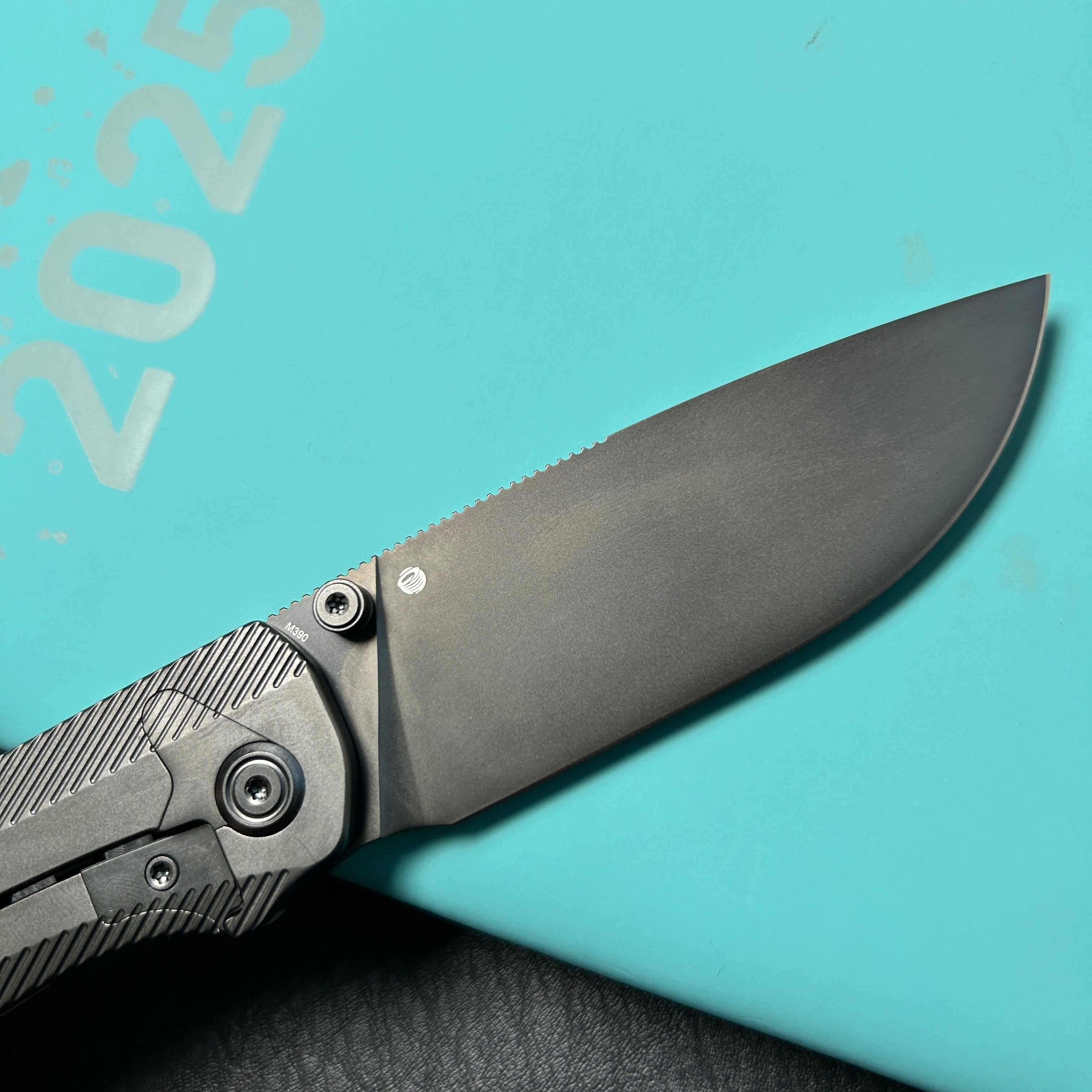 KB knives KB470C  Zephyr Tactical Folding Knife Regular DLC Integral Titanium Handle 4.65" Regular DLC M390