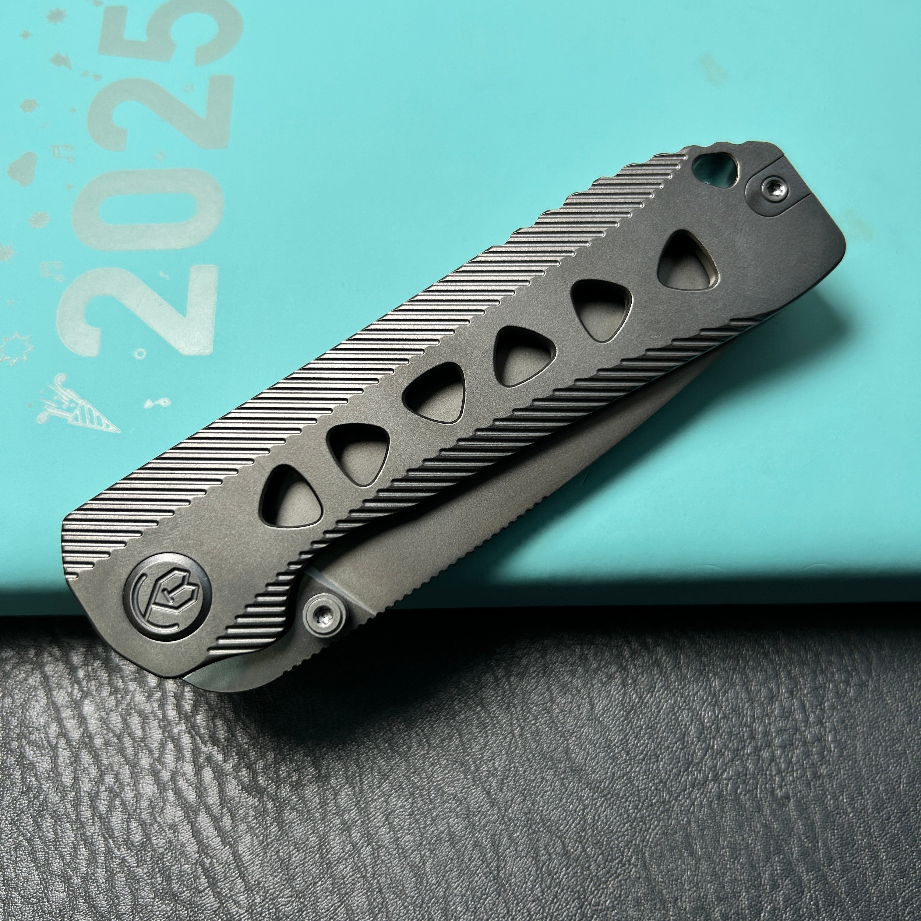 KB knives KB470C  Zephyr Tactical Folding Knife Regular DLC Integral Titanium Handle 4.65" Regular DLC M390