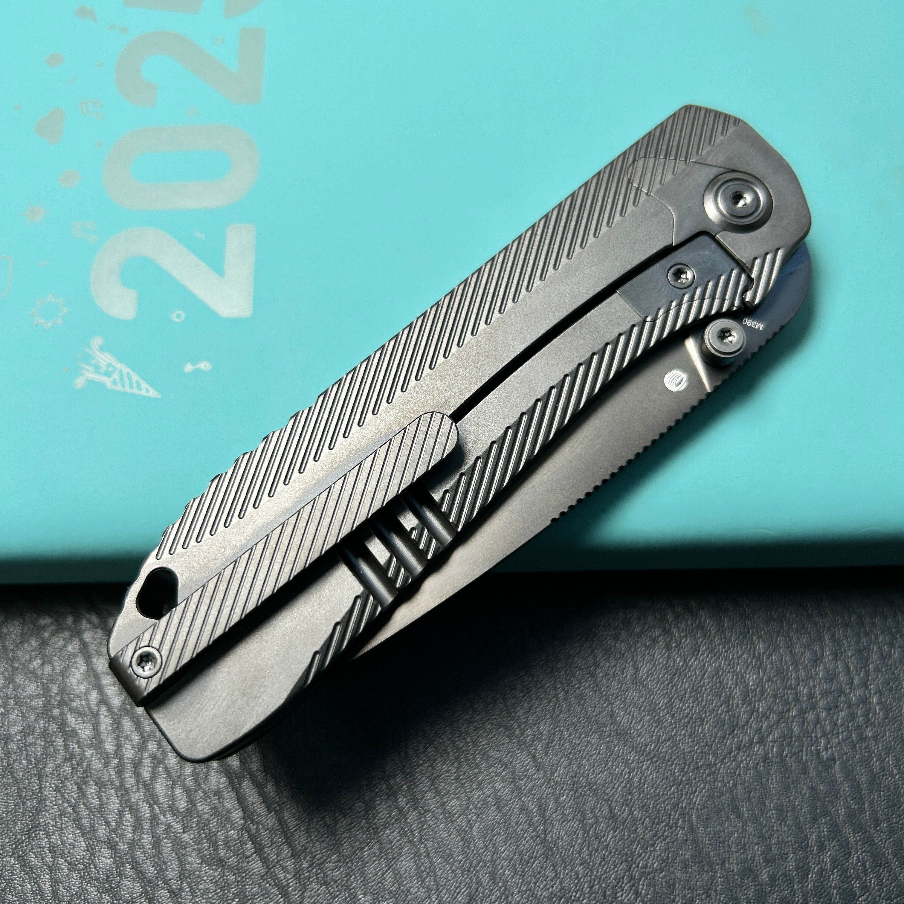 KB knives KB470C  Zephyr Tactical Folding Knife Regular DLC Integral Titanium Handle 4.65" Regular DLC M390
