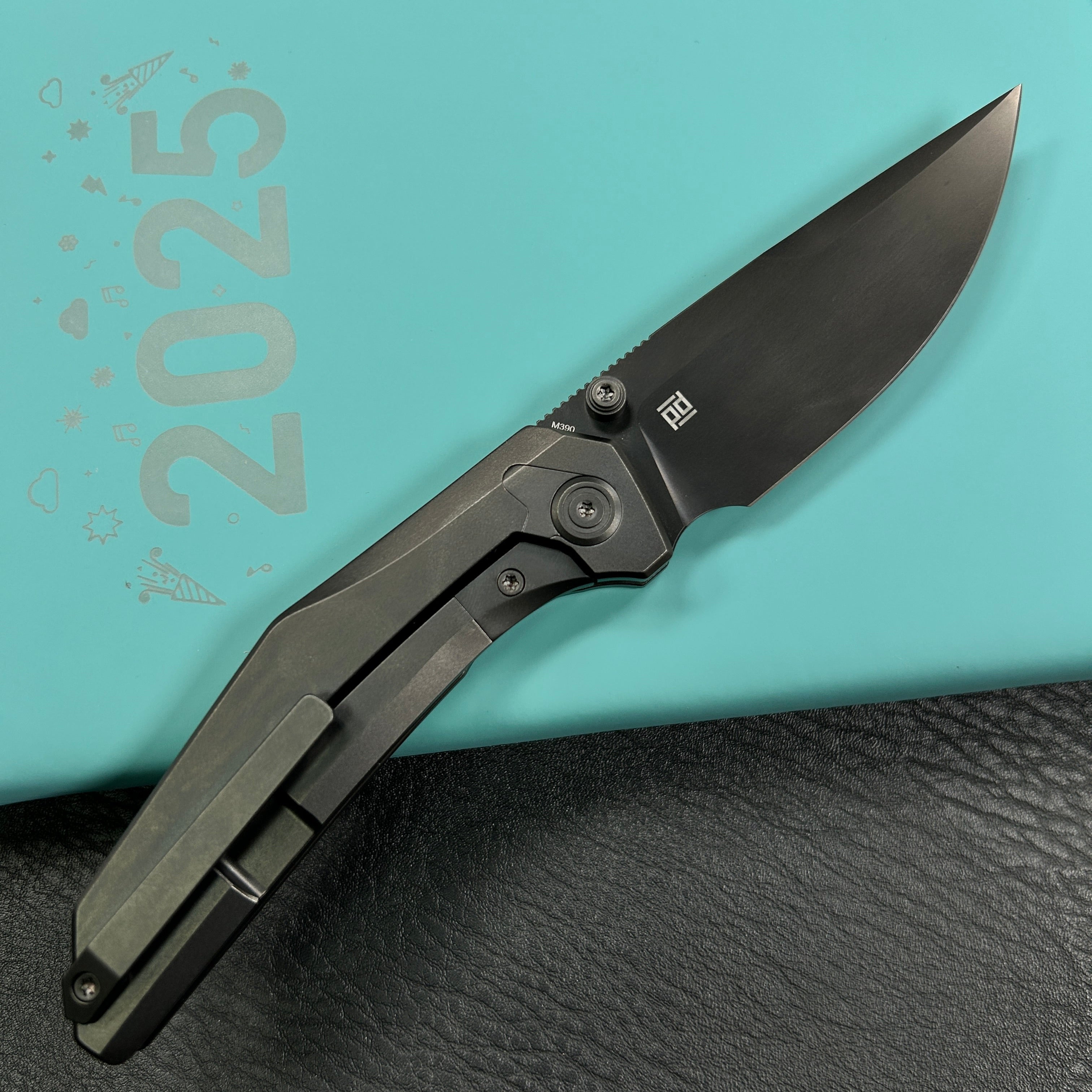 KB Knives KB417C Eclipse Folding knife Black DLC Integral Titanium Handle 3.31'' Black DLC M390 Blade