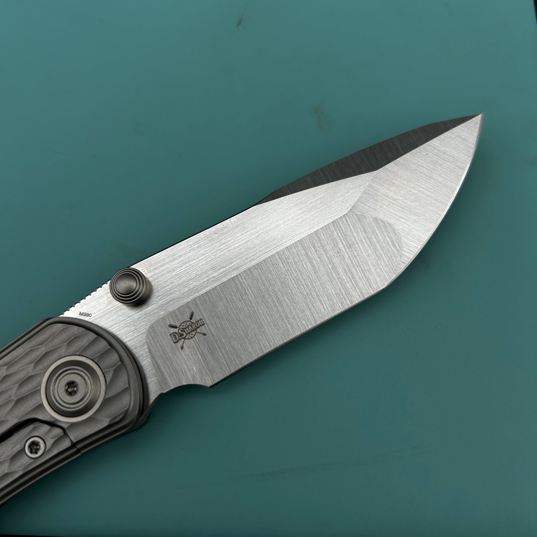 KB KNIVES KB444A Folklore Folding Knife Sandblast Titanium w/ Jigged Pattern Milling Handle 3.42'' Belt Satin M390 Blade
