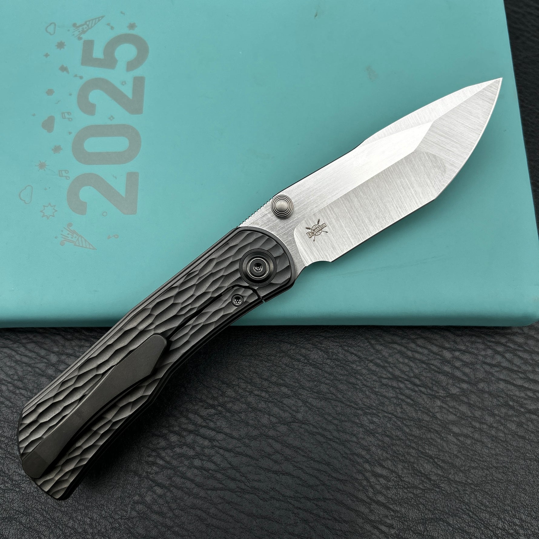 KB KNIVES KB444C Folklore Folding Knife Regular DLC Titanium w/ Jigged Pattern Milling Handle 3.42'' Belt Satin M390 Blade
