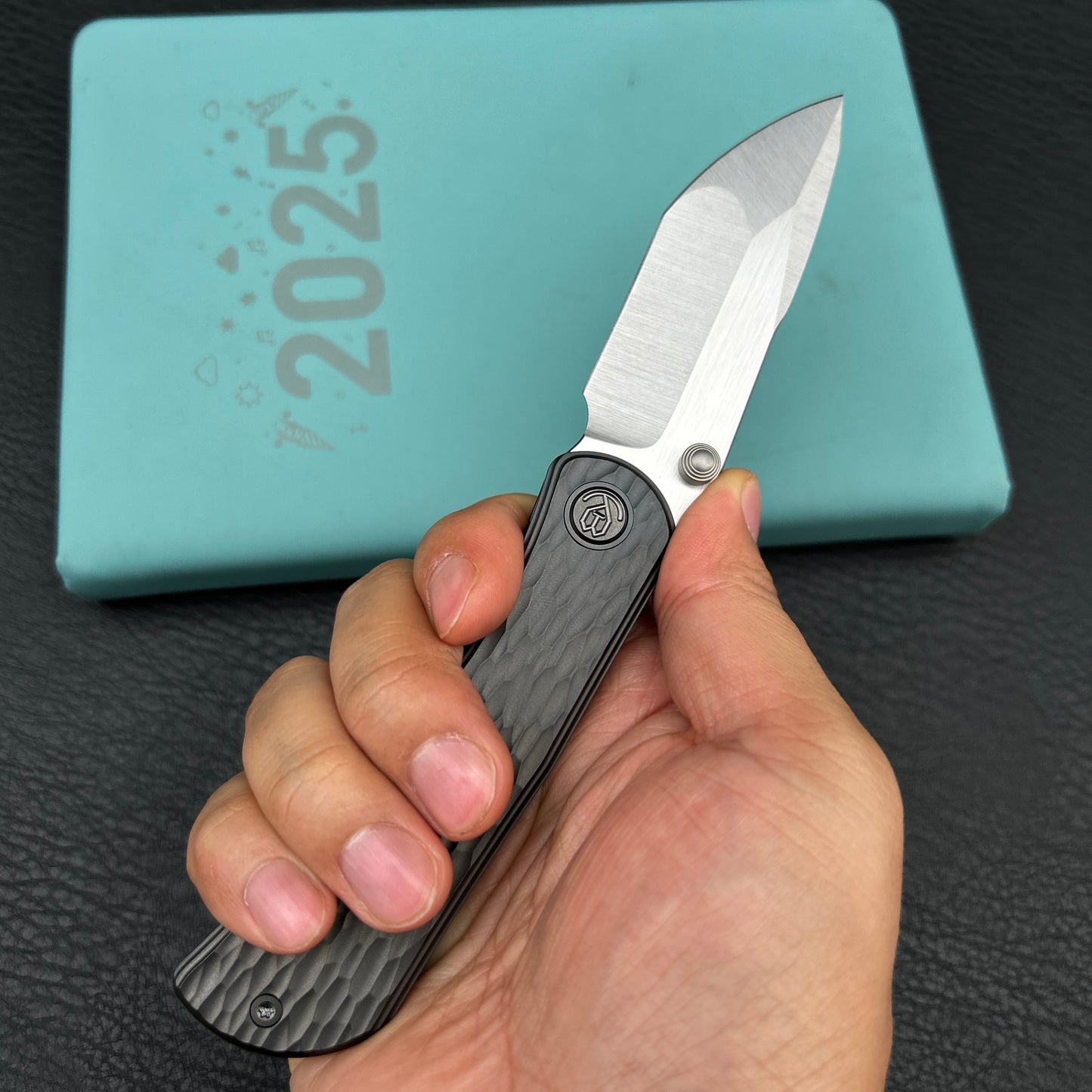 KB KB444C Folklore Folding Knife Regular DLC Titanium w/ Jigged Pattern Milling Handle 3.42'' Belt Satin M390 Blade