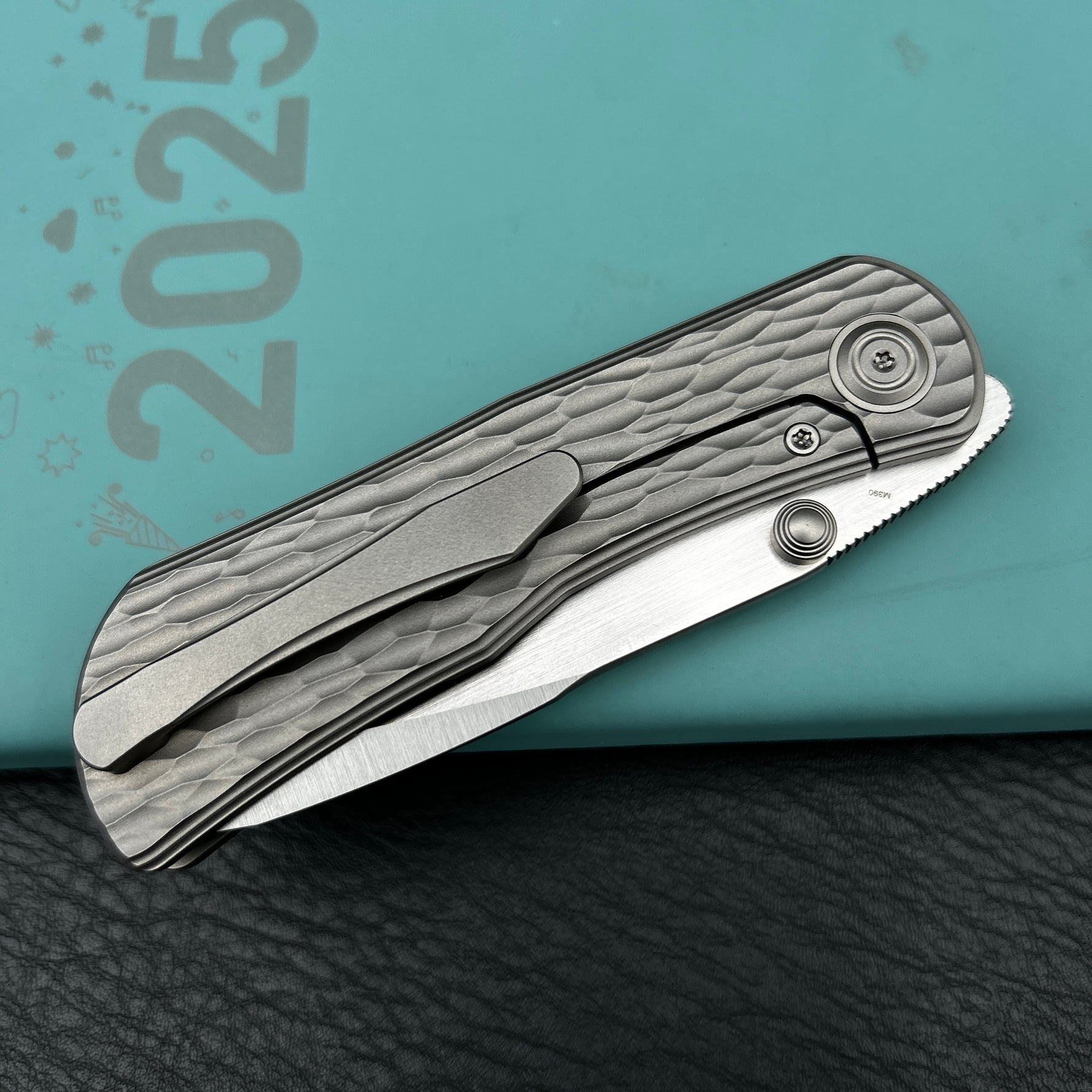 KB KNIVES KB444A Folklore Folding Knife Sandblast Titanium w/ Jigged Pattern Milling Handle 3.42'' Belt Satin M390 Blade
