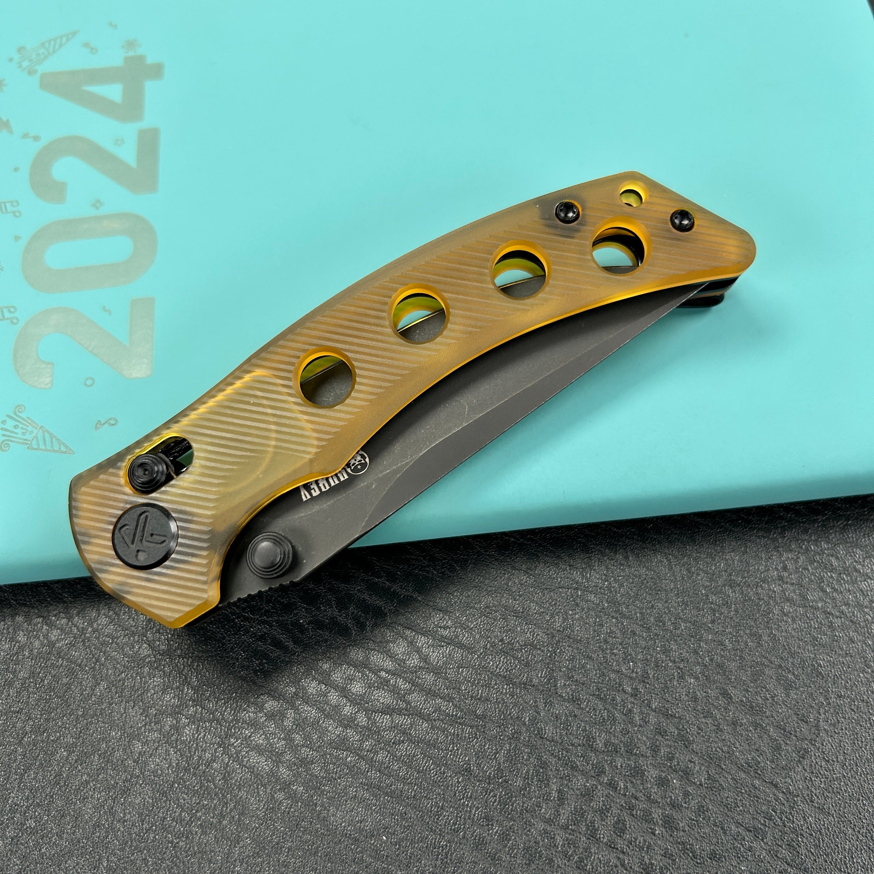 KUBEY KU172H Hound Crossbar Lock Folding Pocket Knife Ultem Handle 3.43" Blackwash  14C28N Blade