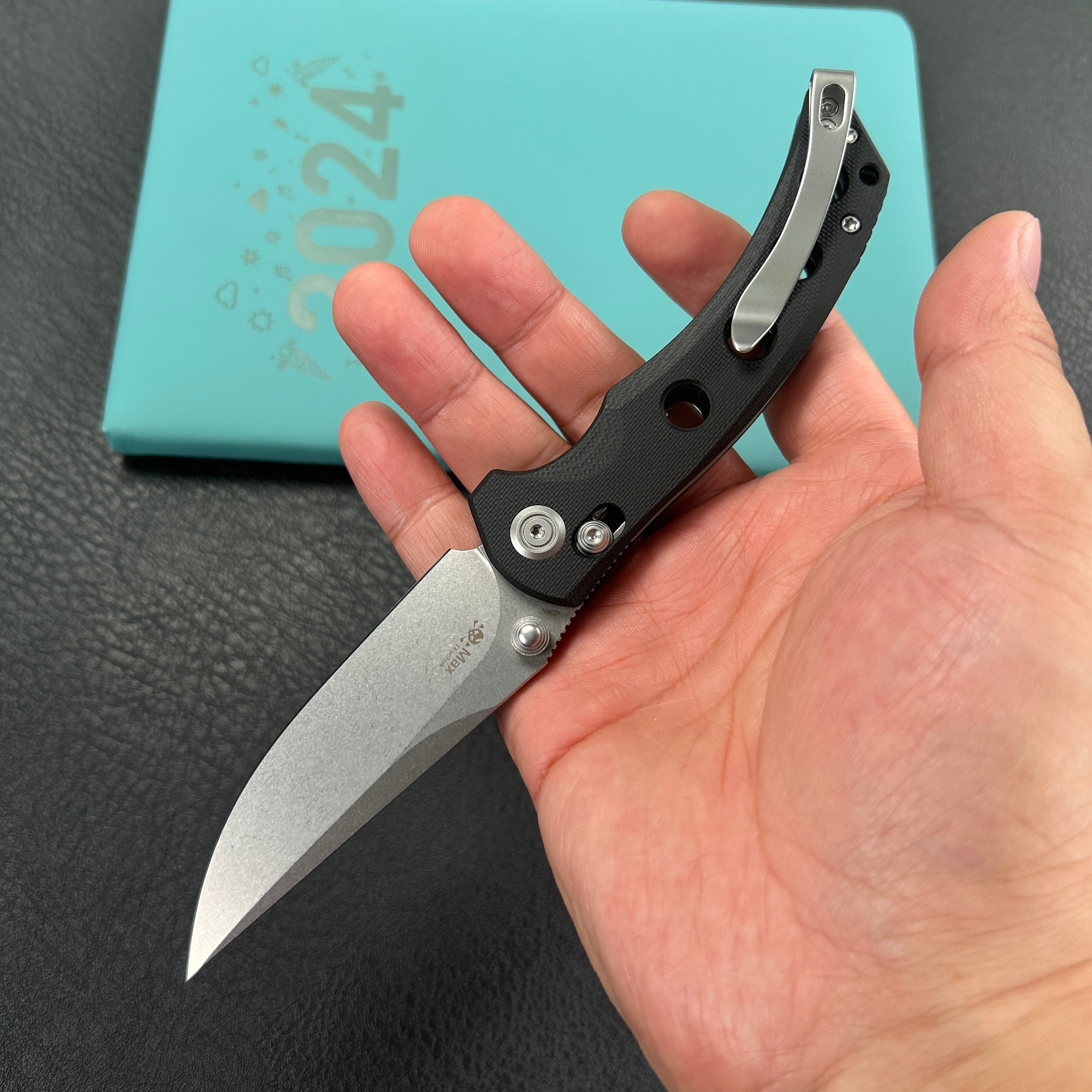 KUBEY KU172A Hound Crossbar Lock Folding Pocket Knife Black G-10 Handle 3.43" Stonewash 14C28N Blade