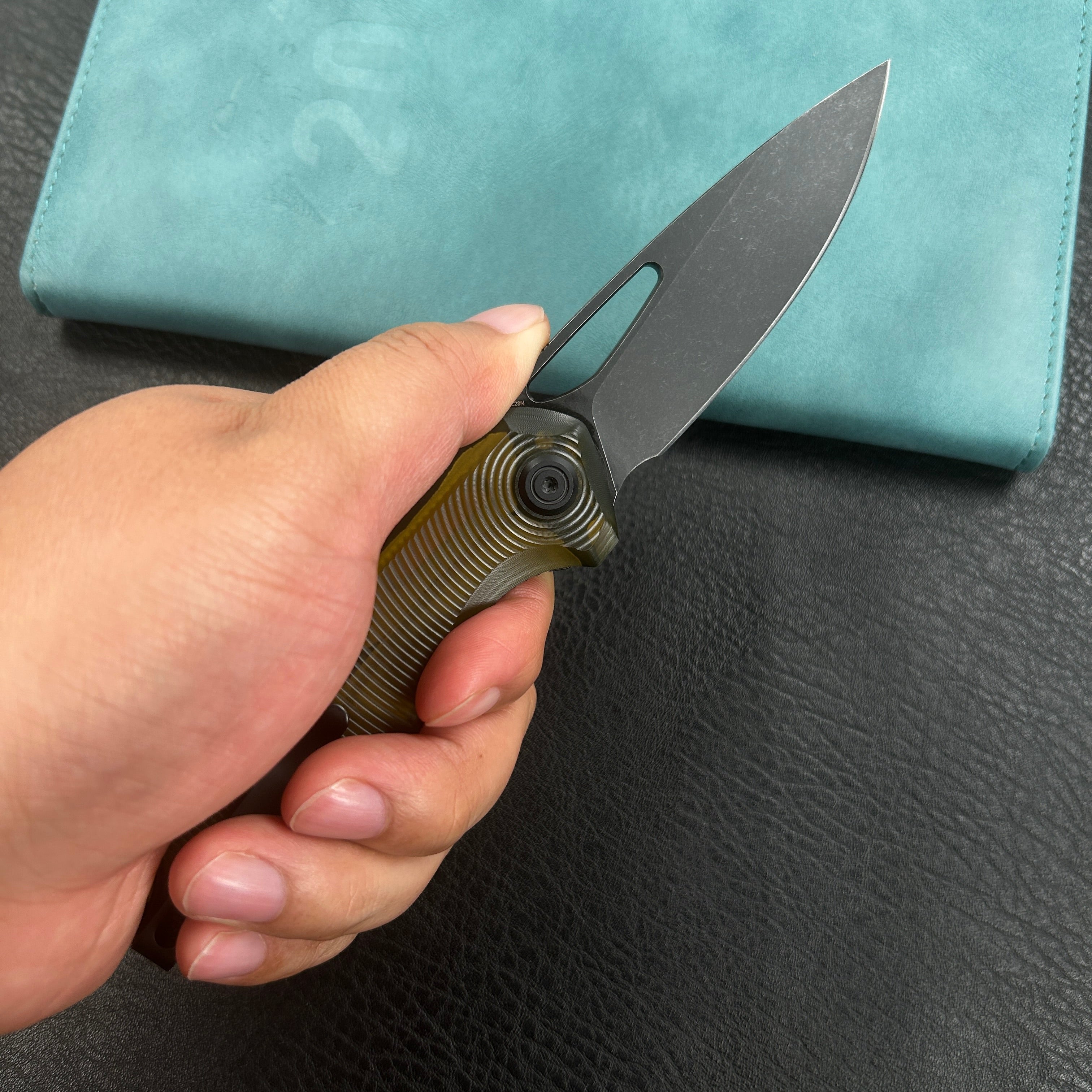 KUBEY KU324 Doris Liner Lock Front Flipper Folding Knife Ultem Handle 3.27" Blackwash Finish 14C28N