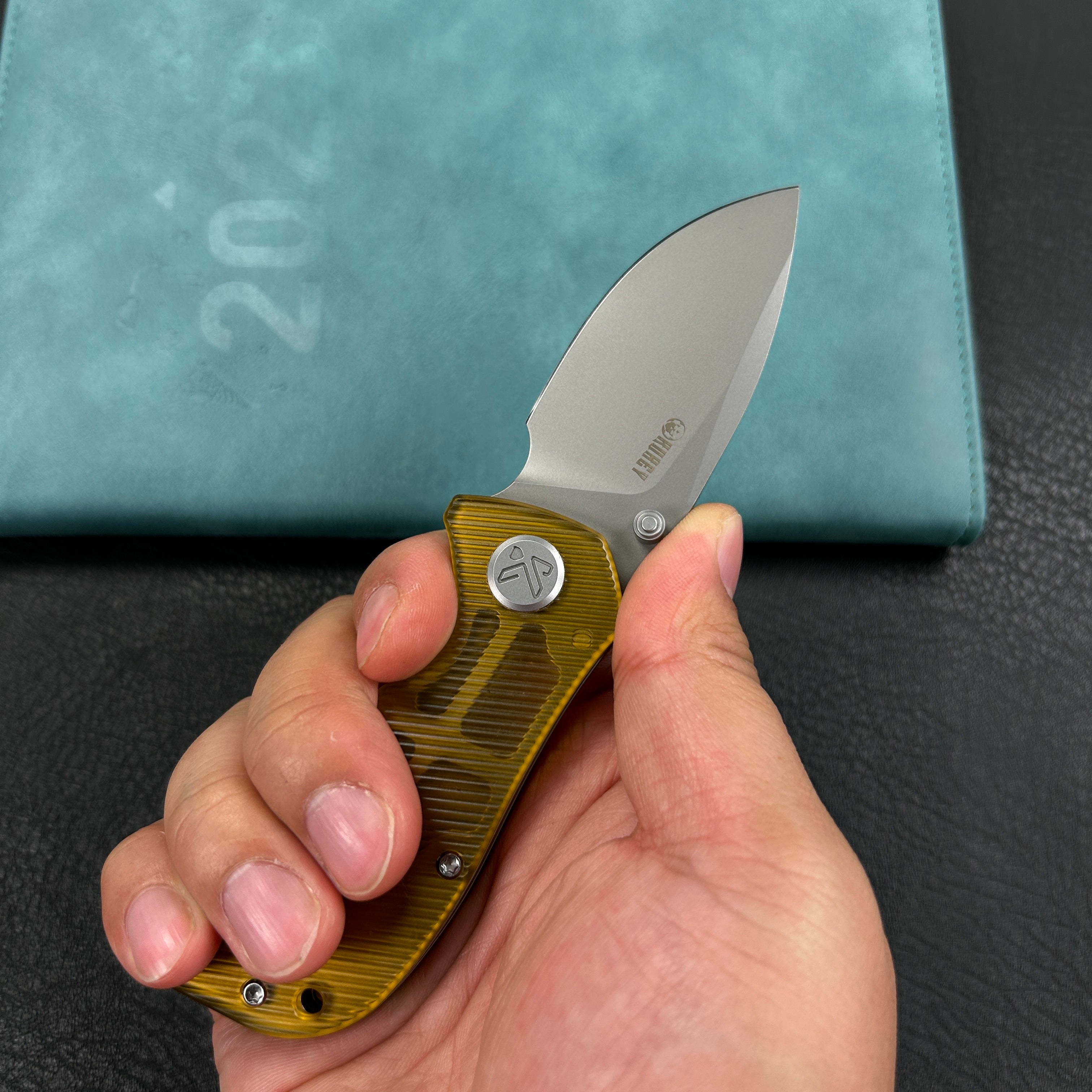 KUBEY KU180H Karaji Liner Lock Dual Thumb Studs Open Folding Pocket Knife Ultem Handle 2.56" Beadblast 14C28N