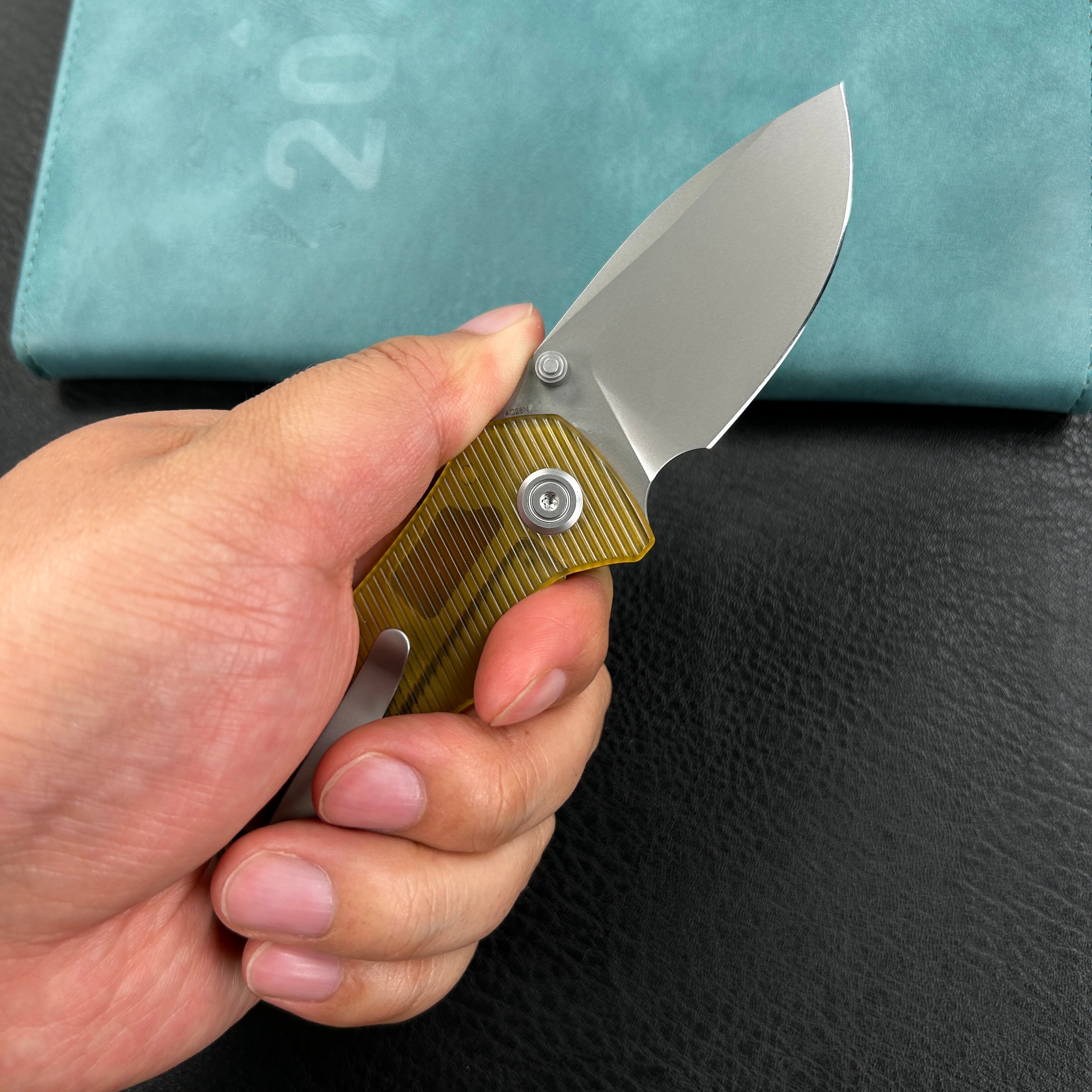 KUBEY KU180H Karaji Liner Lock Dual Thumb Studs Open Folding Pocket Knife Ultem Handle 2.56" Beadblast 14C28N