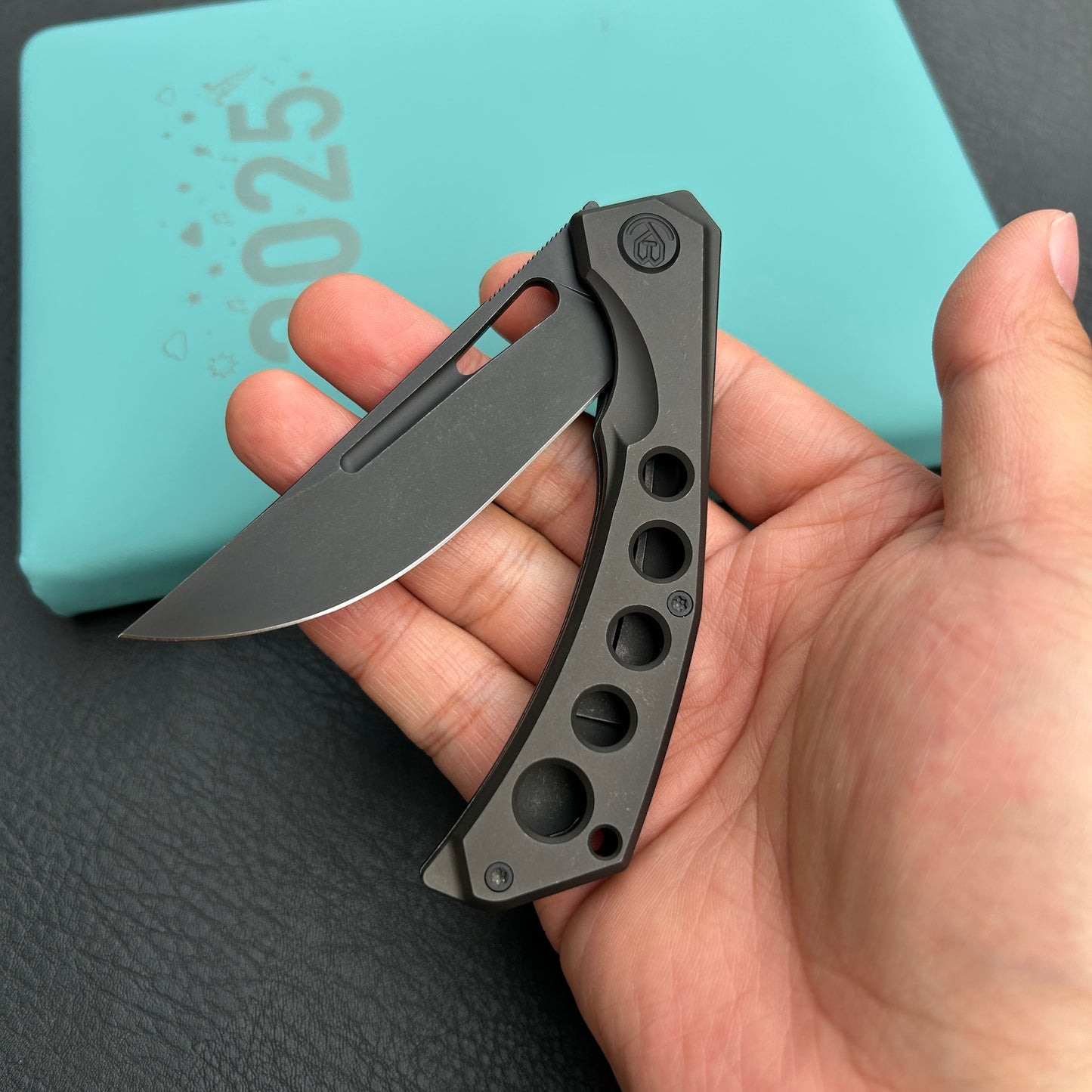 KB Knives KB170C Ishtar Frame Lock Pocket Folding Knife Ti Hanlde 3.54''  Blackwash M390