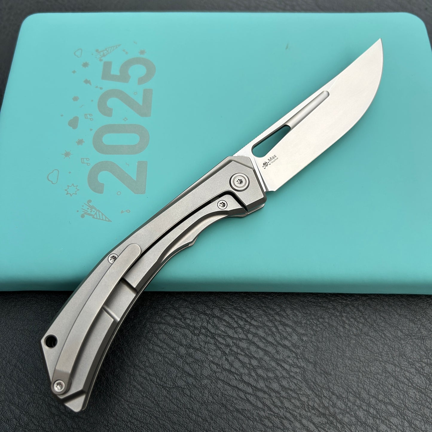 KB Knives KB170A Ishtar Frame Lock Pocket Folding Knife Gray Ti Hanlde 3.54'' Sandblast M390