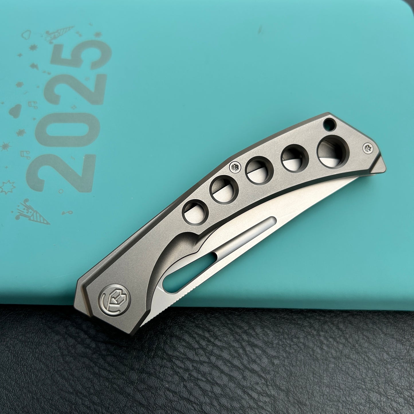 KB Knives KB170A Ishtar Frame Lock Pocket Folding Knife Gray Ti Hanlde 3.54'' Sandblast M390
