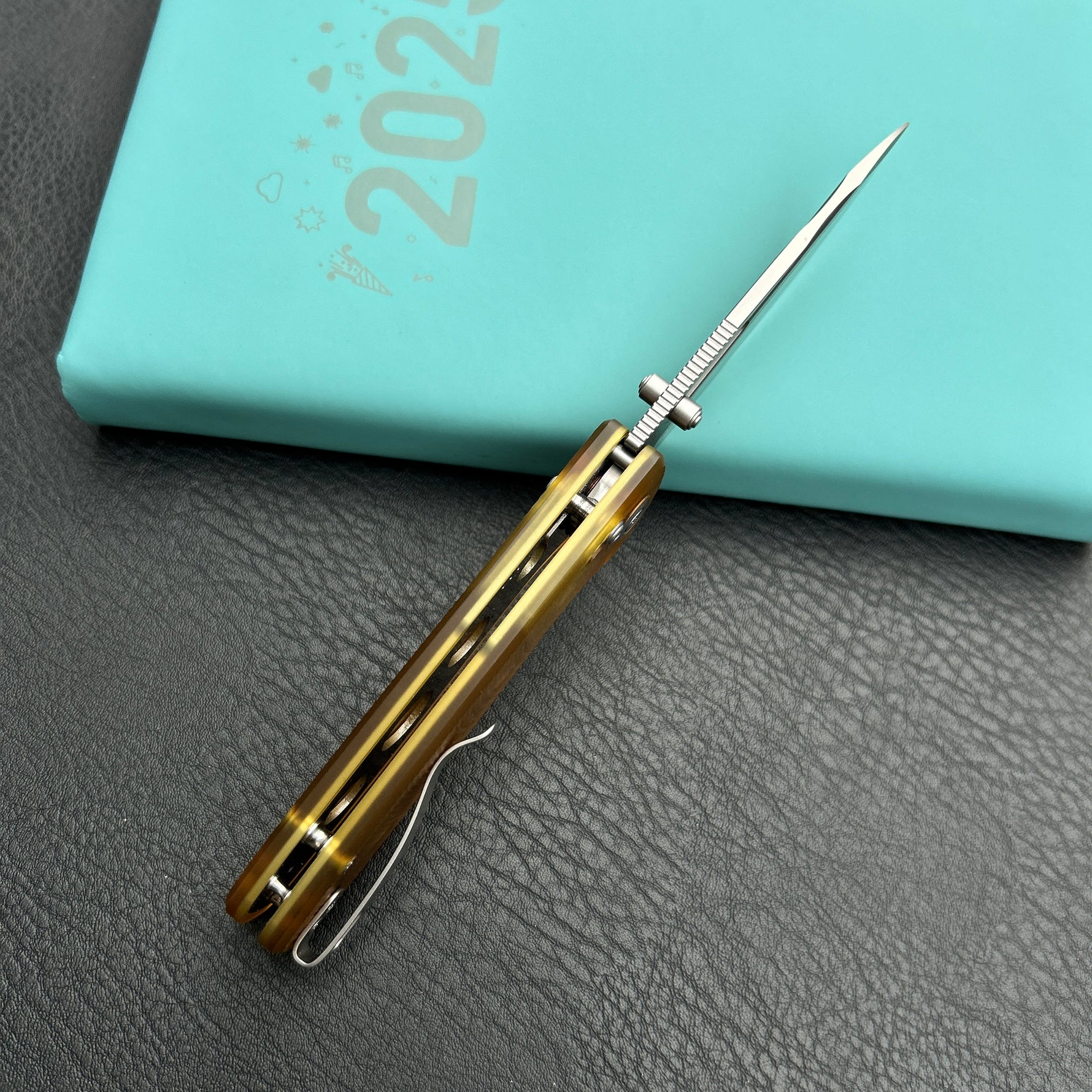 UBEY knife KU248E Bluff Axis lock Everyday Carry Folding Knife Ultem Handle 3.19" Sandblast 14C28N